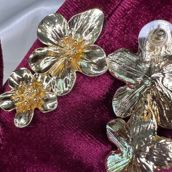 Gold Floral | elegant earrings | jewellery - Picture 7 of 8